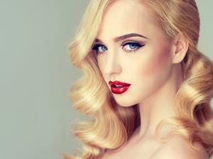 قبل الزفاف ضعي ماء الورد على شعركِ بالكامل  قبل الزفاف ضعي ماء الورد على شعركِ بالكامل