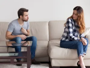 يجب أن تواجهي حقيقة أن زوجك أصبح غير قادر على الصمود أمام المشاكل التي يواجهها