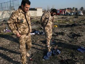 طلبت الدول الخمس من إيران إجراء عملية تحديد هويات الضحايا بكرامة وشفافية 