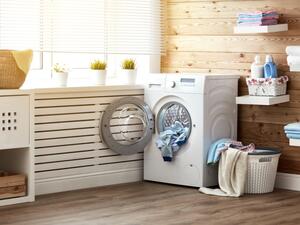 يحلو إعداد ديكور من السيراميك على هيئة شكل هندسي على الجدار  يحلو إعداد ديكور من السيراميك على هيئة شكل هندسي على الجدار