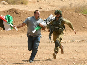 هذه الحروب تتم في ظل محاولات لزيادة البطالة والفقر، وعزل غزة