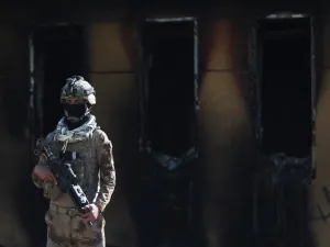A member of Iraq's security forces stands guard in front of the US embassy in the capital Baghdad, after an order from the Hashed al-Shaabi paramilitary force to supporters to leave the compound on January 1, 2020. #FGU89 Thousands of Iraqi supporters of the largely Iranian-trained Hashed had encircled and vandalised the embassy compound yesterday, outraged by US air strikes that killed 25 fighters of the military network over the weekend. AHMAD AL-RUBAYE / AFP