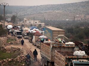 Syrians fleeing towns and villages in the countryside of the northern province of Aleppo drive through the town of Ghazaouia on January 18, 2020, toward safer areas to seek refuge from reported bombing by pro-regime forces. Aaref WATAD / AFP