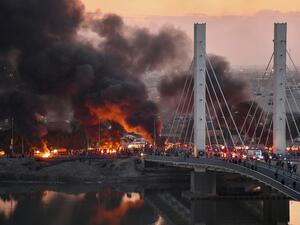 Iraqi Anti-government demonstrators block a bridge with debris and burning tires in the southern Iraqi city of Nasiriyah on January 19, 2020. AFP