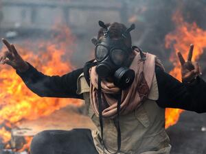 An Iraqi protester flashes the V for victory sign during ongoing demonstrations on Mohammad al-Qasim highway in east Baghdad on January 23, 2020. The anti-government demonstrations rocking the Iraqi capital and the Shiite-majority south since October had abated in recent weeks amid spiralling tensions between Iraq's key allies, the United States and Iran. AHMAD AL-RUBAYE / AFP