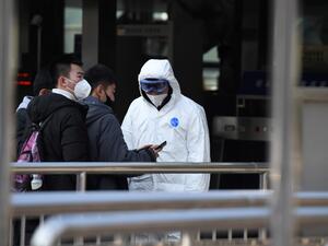 China sealed off millions more people near the epicentre of a virus outbreak on January 24, shutting down public transport in an eighth city in an unprecedented quarantine effort as the death toll from the disease climbed to 25. Noel Celis / AFP