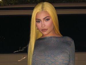 Kylie added a shorter version of the yellow wig