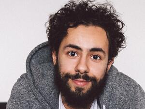 Ramy Youssef revealed that he was subjected to an "embarrassing" situation at Los Angeles Airport (source: @ramy Instagram)