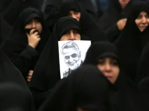 Iranian women take part in an anti-US rally to protest the killing of Iranian military commander Qasem Soleimani in Tehran, January 4, 2020. (Atta Kenare/AFP)
