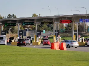 More than 60 Iranians and Iranian-Americans were held for hours at Washington State’s border with Canada (Twitter)