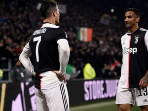 رونالدو (يسار) يقود يوفي لنصف نهائي كأس إيطاليا