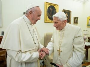 Retired Pope Benedict XVI (right) is pictured with Pope Francis (left) in the Vatican, in 2017. (VATICAN MEDIA/AFP / Handout)