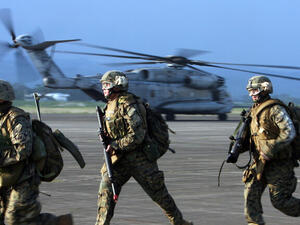  المروحيات هبطت داخل مجمع السفارة وسط بغداد ومن ثم أقلعت مجددا 