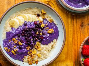 طبق الشوفان بالتوت الازرق