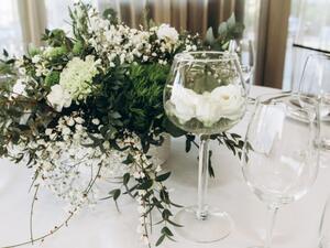 هناك مجموعة من القواعد الأساسية التي ينبغي مراعتها خلال فترة تناول الطعام في حفل الزفاف هناك مجموعة من القواعد الأساسية التي ينبغي مراعتها خلال فترة تناول الطعام في حفل الزفاف