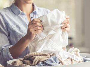 تُستخدم مواد طبيعيَّة في تعقيم الملابس تُستخدم مواد طبيعيَّة في تعقيم الملابس