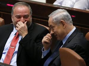 واعتبر ليبرمان أن "نتنياهو يعيش حالة إنكار"، مضيفا: "سيفهم يوما أن الوقت قد حان للتقاعد".