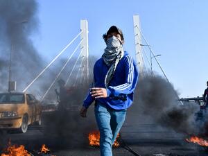 Iraqi anti-government protesters burn tyres to block the "bridge of civilizations" in the southern city of Nasiriyah, on February 6, 2020. Anti-government protesters vowed to push on with their wave off rallies as they buried seven fellow activists killed overnight in violence blamed on supporters of Shiite Muslim cleric Moqtada Sadr, a militiaman-turned-politician with a cult-like following, who raided a protest camp in Iraq's shrine city of Najaf late on February 5. Asaad NIAZI / AFP