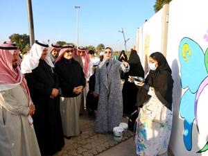 The Eastern Province Municipality, in partnership with the Saudi Cancer Society, launched an awareness mural to support cancer patients on Saturday at Alkhobar waterfront. (AN photo)