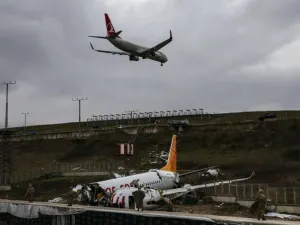 Pegasus Airline passenger jet skidded off a runway, killing three people and injuring 180 others (Twitter)