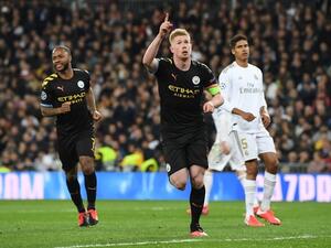 دي بروينه يحتفل بهدفه الثمين