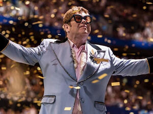Elton  lost his voice while performing at Auckland's Mount Smart Stadium