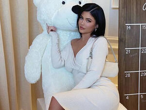 Kylie shared images of a room filled to the brim with yellow sunflowers