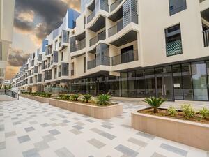 Growing range of lifestyle amenities coupled with spacious 2, 3 & 4 bedroom apartments and duplexes adding to growing appeal