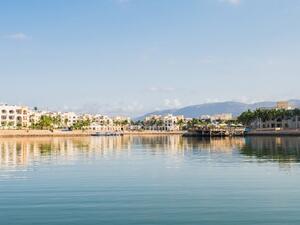 The new hotel will offer 400 deluxe guestrooms and suites with state-of-the-art architecture and interior designs; incorporating multiple themes throughout the property.