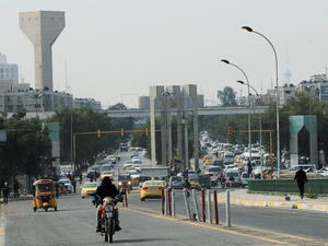  مقتل ثلاثة مدنيين بهجوم مسلح على مقهى وملعب 