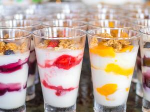 بارفيه الفراولة باللبن الجرانولا