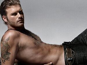 'I'm not GAY!' Shocking Image of Kıvanç Tatlıtuğ as "Tran"