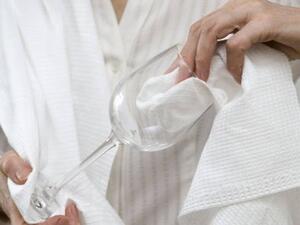 تستخدم الوصفة في جلي أواني المطبخ، وتعقيمها، وتلميعها تستخدم الوصفة في جلي أواني المطبخ، وتعقيمها، وتلميعها