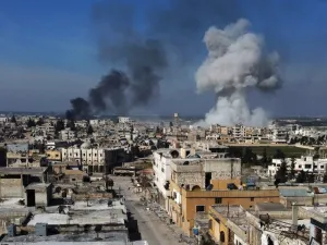 Smoke billows over the town of Saraqib in the eastern part of the Idlib province in northwestern Syria, following bombardment by Syrian government forces, on February 27, 2020. Syrian rebels reentered the key northwestern crossroads town of Saraqib lost to government forces earlier this month but fierce fighting raged on in its outskirts today, an AFP correspondent reported. Aref TAMMAWI / AFP