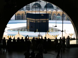 Worshippers take photographs of the Kaaba inside Mecca's Grand Mosque on March 6, 2020, a day after Saudi authorities emptied Islam's holiest site for sterilisation over fears of the new coronavirus COVID-19, an unprecedented move after the kingdom suspended the year-round umrah pilgrimage. Abdel Ghani BASHIR / AFP