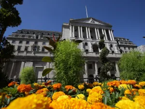 In this file photo taken on August 02, 2018 A picture shows the facade of the Bank of England in the City of London on August 2, 2018. The Bank of England on March 11, 2020 slashed its main interest rate to 0.25 percent in an emergency move to combat the fallout from the coronavirus outbreak on the UK economy. Daniel LEAL-OLIVAS / AFP
