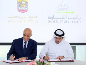 الاقتصاد توقع مع ثلاث جامعات لتعزيز التعاون في مجالات البحوث والدراسات والمنشورات الاقتصادية