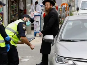 Israeli police talk to a driver at a checkpoint in Bnei Brak, a predominantly ultra-Orthodox city east of Tel Aviv, on March 31, 2020, as part of measures to curb the spread of the coronavirus. (Jack Guez/AFP)
