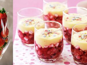 أكواب الفراولة بالمارشملو والكريمة