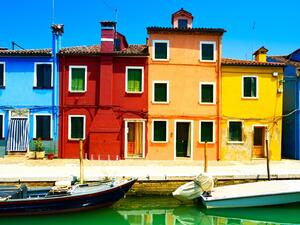 ينتمي الأزرق إلى حزمة الألوان المناسبة لغرف النوم والمساحات الخاصّة بالعمل ينتمي الأزرق إلى حزمة الألوان المناسبة لغرف النوم والمساحات الخاصّة بالعمل