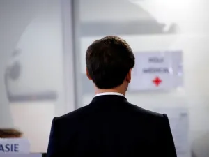 French President Emmanuel Macron visits the Crisis and Support Center at the French Foreign Affairs ministry, at Quai D’Orsay, in Paris, in order to give support and repatriation to French citizens abroad, on April 3, 2020. Francois Mori / POOL / AFP