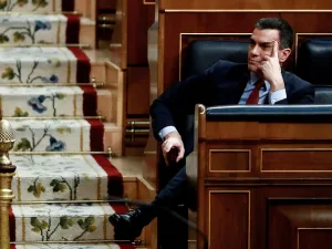 Spanish Prime Minister Pedro Sanchez attends a session at the Lower Chamber of the Spanish Parliament in Madrid on April 22, 2020. (Sebastián Mariscal / POOL / EFE / AFP)