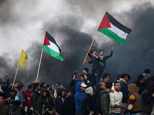 Palestinian protesters wave national flags during clashes with Israeli security forces on the eastern outskirts of Gaza City, near the border with Israel, on January 12, 2018. (AFP Photo/Mohammed Abed)