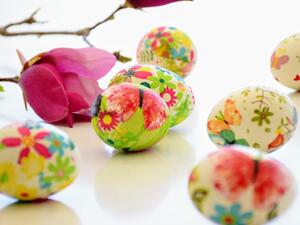 تعلمي طريقة عمل البيض الملون لعيد الفصح