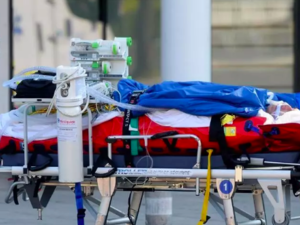 A patient with COVID-19 is evavuated from Strasbourg to Angers in France on March 26, 2020. JEAN-FRANCOIS MONIER AFP