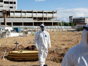 وفقا لتعداد السكان في عام 2010، يعيش حوالي 11.5 مليون شخص في الأحياء الفقيرة البرازيلية