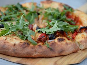 بيتزا البيستو بالدجاج