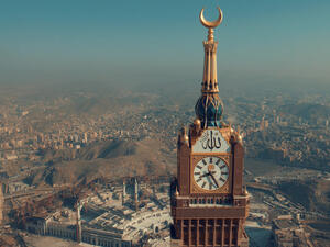 Skyline with Abraj Al Bait (Royal Clock Tower Makkah) in Makkah, Saudi Arabia (Shutterstock)