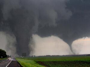 وقامت بنغلادش بإيواء 1,5 مليون شخص يقيمون في مناطق ساحلية منخفضة