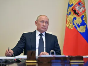 Russian President Vladimir Putin chairs a video conference meeting with heads of Russia's regions over the COVID-19 coronavirus situation, at the Novo-Ogaryovo state residence outside Moscow on April 28, 2020. Alexey DRUZHININ / SPUTNIK / AFP
